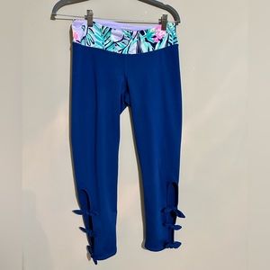 Lilly Pulitzer luxletic crop leggings with tied bow details at bottom EUC sz M